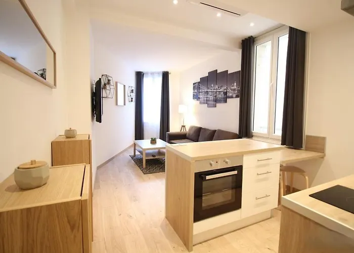 Daire Lovely 1br Flat 15 Min Walk From La Croisette *